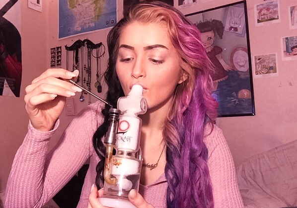 theearlbasset:  stoner-vogue:  ladydabigale:  weedgoddess:  cause of death: dab 💀☠️💀