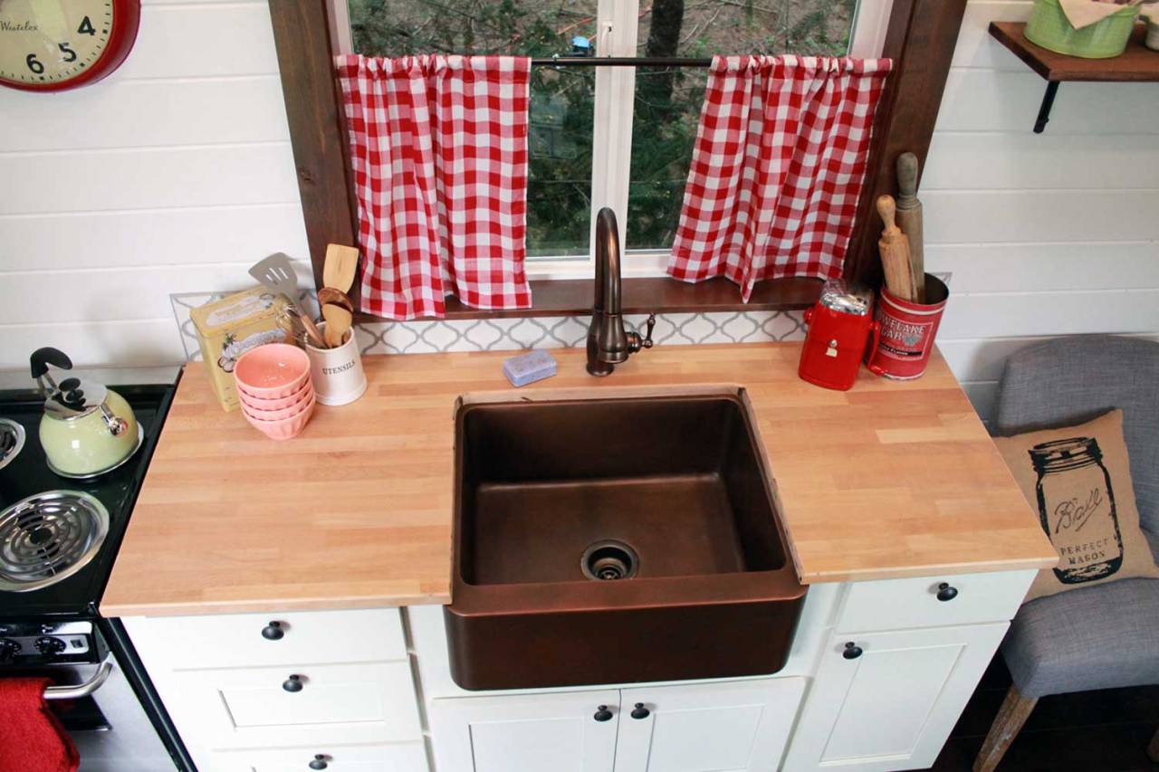 tinyhousetown:  A tiny house designed for a family of four who wanted a retro-styled
