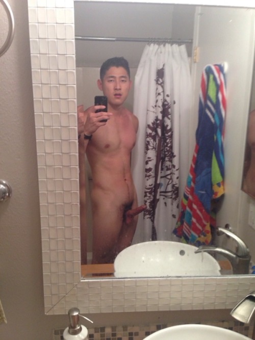 magicgayguy:  adam4azn:  이한국남자 자지도 크고ㅠ잘생겻네 딸치는거 보고싶음  와우