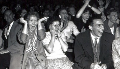 elvis-is-better-than-you:  graceland1962:  courtslosinit:  Elvis Fans  Those chicks