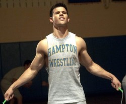 sexy-lads:  Taylor Lautner exercising in