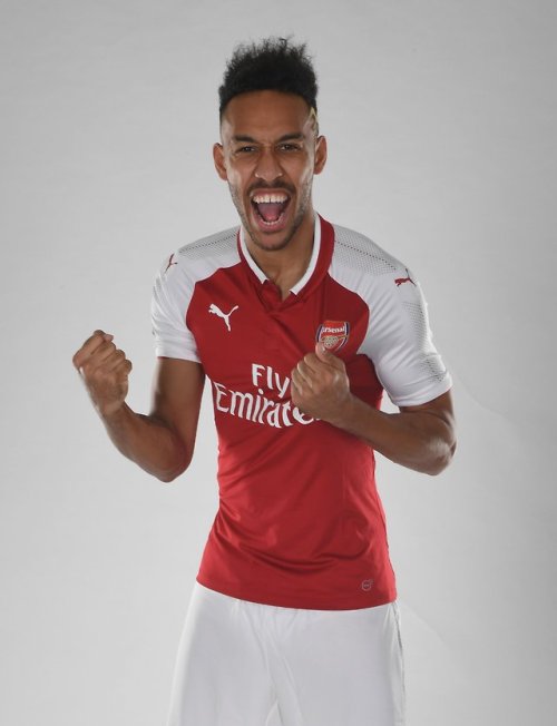 walkitin - Pierre Emerick Aubameyang signs for Arsenal FC.