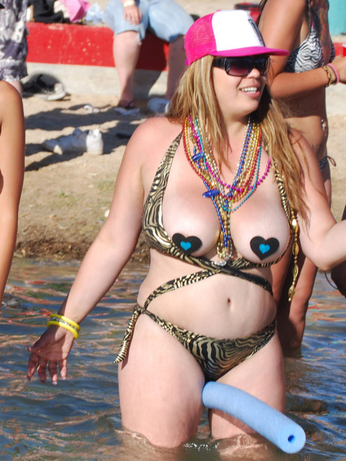 BBW Beach Babe <333 Look at that confidence!! <333