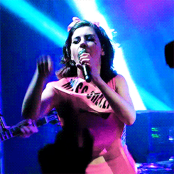 mariradiamandis:  I’m gonna pop your bubblegum heart! (x) 
