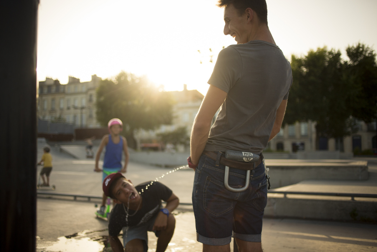 pissing-boys:  profoundlygay:  Drinking piss in public.  piss and drink at the park!