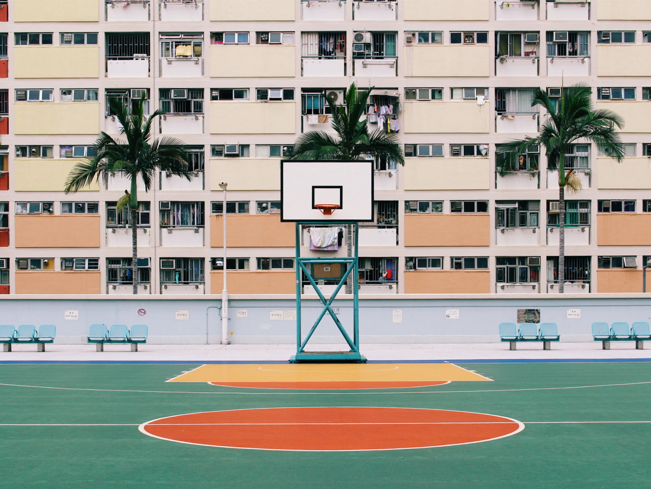 gudegrl:  lexitsoi:  choi hung estate in hk is the prettiest thing e v e r follow