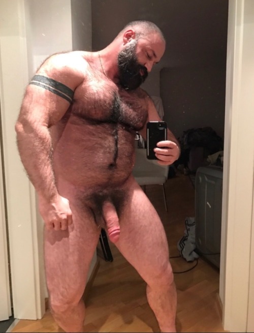 adamsuperman: eurojock131: Dads had a long day at work &amp; needs his big meat serviced. Fuck m