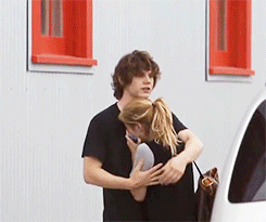 robsdowneyjr-deactivated2015071:  Evan Peters being the cutest boyfriend anybody
