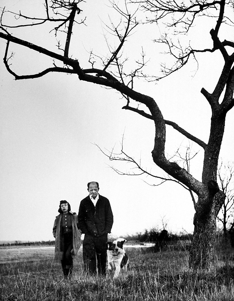 themaninthegreenshirt:  Jackson Pollock with his wife, artist Lee Krasner, 1949.