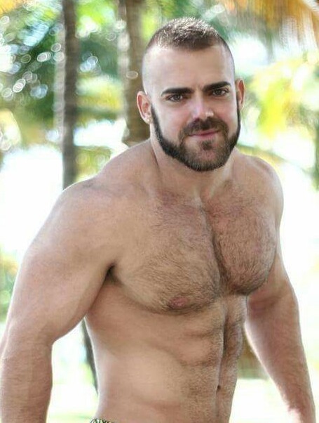 furrypty:  A blog to indulge your senses with the beauty of the male shapes.