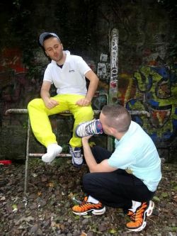 humiliationverbale:  sneakercum:  skatersoxandsex:  Hot  This is what excites me and excites with a guy  Licking and smelling rubber boots sneakers  skype: hubert.gumowniak  E-mail: gumowce.adidasy @ gmail.com  Feel Matthew  inhale My scent and serve