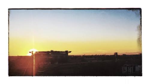 Luce a San Siro (di quella sera). #milano #milan #sansiro #sunset (presso Qt8)