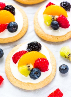 foodffs:  Fruit Pizza Cookies Really nice