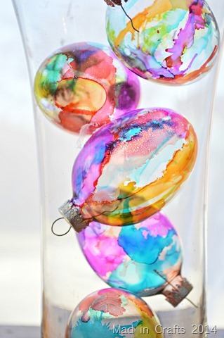 DIY Alcohol Ink Easter EggsAlcohol inks can transform glass like nothing else!All you need are alcoh