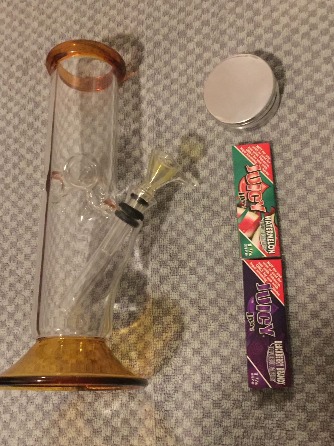 reeferkitten:  Giveaway includes:  Mini bong (8 inches) Juicy Jays  Grinder  Purple
