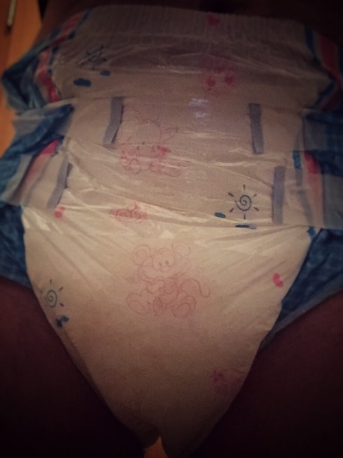 I decided to put on the mydiaper at work. I really like the color scheme. They feel pretty well. Let
