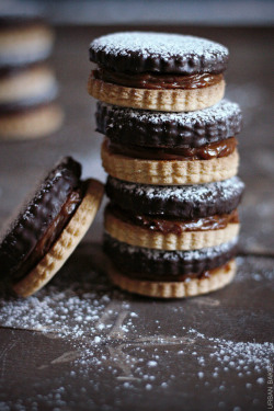 confectionerybliss:  Sweet and Salty AlfajoresSource: