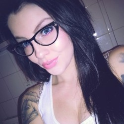 amieconradine:  Newww accidental black hair