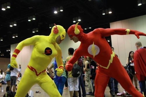 gaycomicgeek:  I haven’t posted many pics of one of the few villains I’ve costumed as. Here’s- Reverse Flash or Justice Lords Flash.   www.gaycomicgeek.com