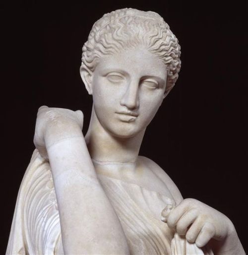 marmarinos:Detail of the Diana of Gabii, an ancient Roman copy of a Greek original. Some believe tha