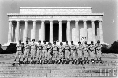 The Little League World Series champions from Monterrey outside the Lincoln Memorial(Robert W. Kelle