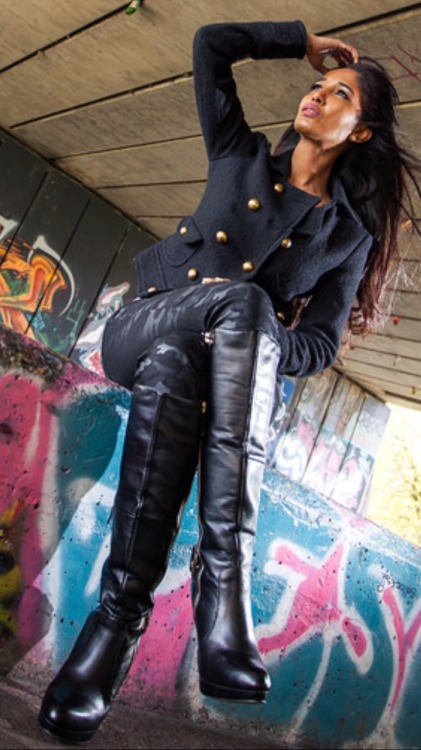 beautynudes1:  Great boots  I agree