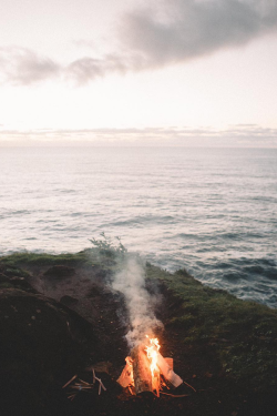 earth-dream:  Camping On The Edge Of The World