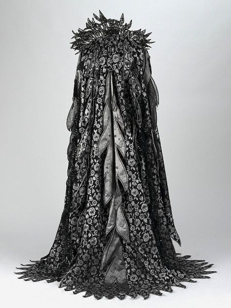 Fairy Queen costume, Iolanthe, D’Oyly Carte Opera Company, 1977. Designed by Bruno Santini