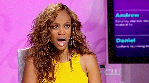sapphiredoves:  That awkward moment when you’re checking out a guy’s hot girlfriend