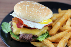 do-not-touch-my-food:  Bacon Burger with a Fried Egg