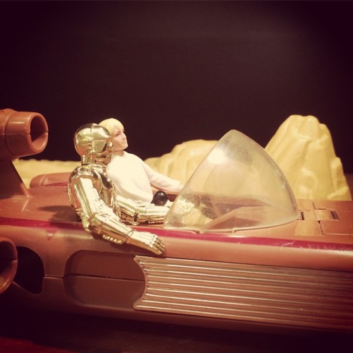 &ldquo;That might be our little R2 unit. Hit the accelerator!&rdquo; #StarWars #C3PO #LukeSkywalker 