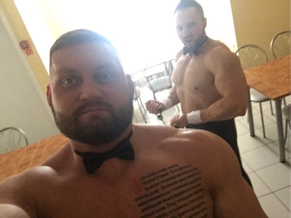 misterunivers:Russian chippendales …the las vegas real ones look like a band of