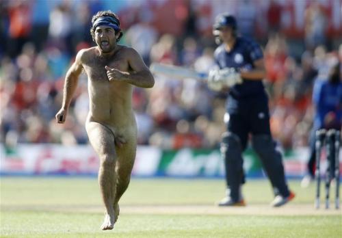 sportsmennaked: Streaker