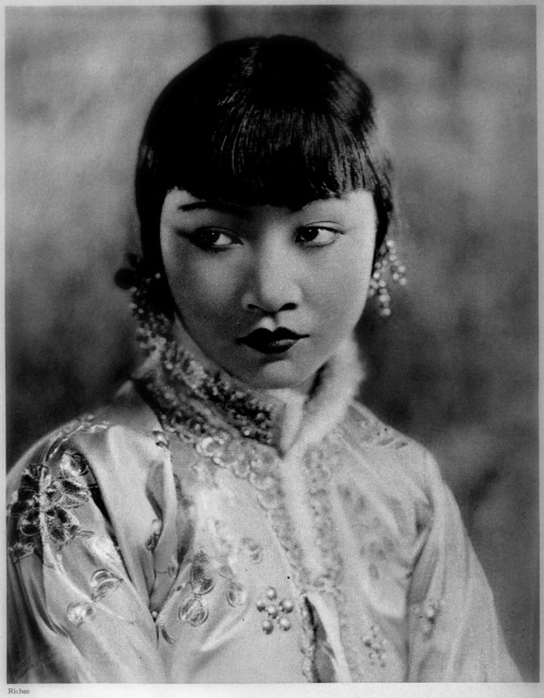 doomsdaypicnic:Anna May Wong in Photoplay March 1925.