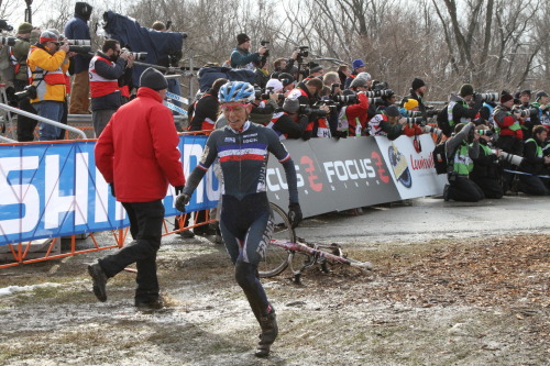 hudsoncyclocross:Lucie Chainel-Lefevere taking 3rd at Louisville 2013 World Championships.Wild!!