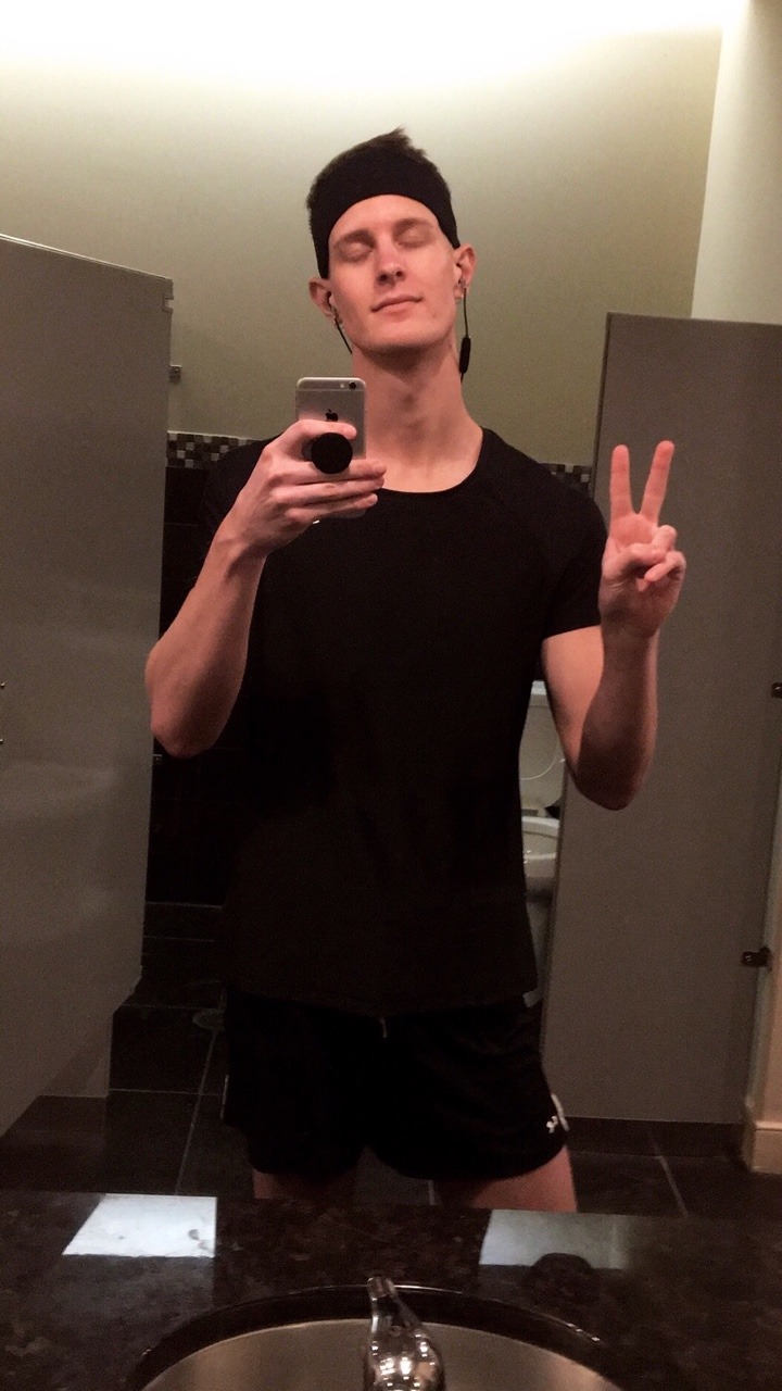 supermanicbros:  hi hoes  they/them