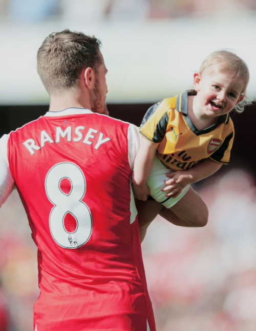 oliviergiroudd:Aaron Ramsey of Arsenal and his son after the match. English Premier League Emirates 