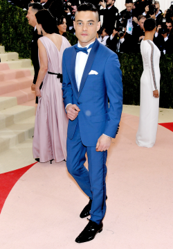 mancandykings:  Rami Malek attends the ‘Manus x Machina: Fashion In An Age Of Technology’ Costume Institute Gala at Metropolitan Museum of Art on May 2, 2016 in New York City. 