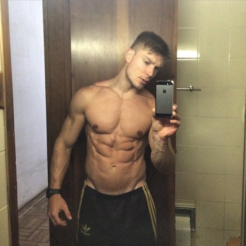 lumbrjax:  Instagram user @armando_fogaca_oficial http://ift.tt/1Nhp3q4 