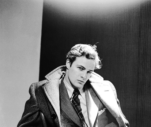 babeimgonnaleaveu:Marlon Brando photographed by Cecil Beaton, 1946.@parmandil