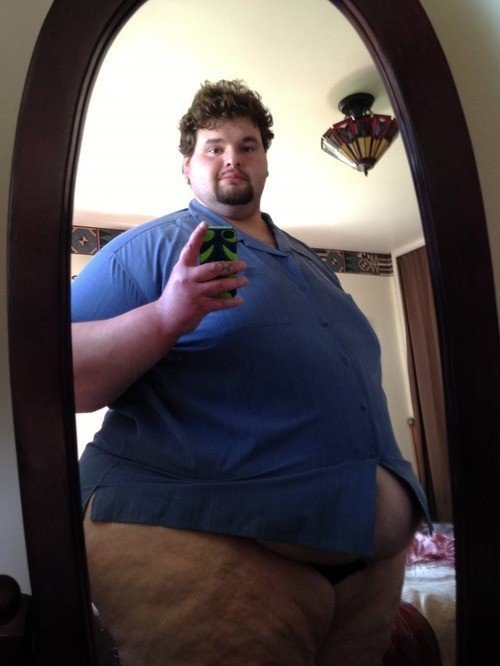 fatchasin:  iwanttobeafatman:  Feed me till im a mountain of soft fat  COME CUDDLES