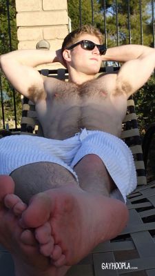 gaybeegworld:  GayHoopla – New Hairy Swimmer Aaron Dickson – Solo:  http://dlvr.it/9dVH86