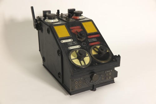 Telefunken E85C // Crystal Radio Receiver (Germany, 1917)(No external power source needed. More nerd