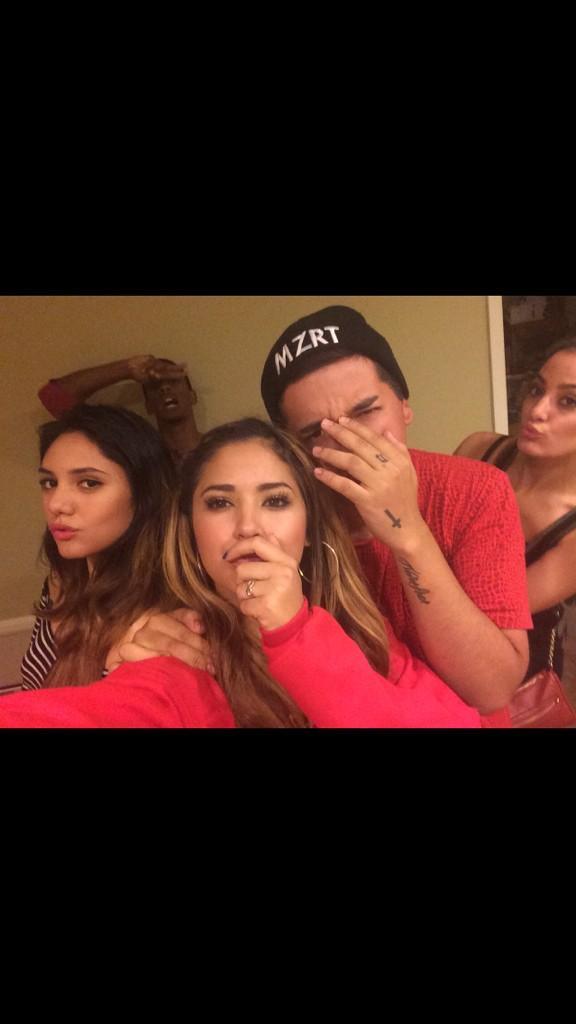 villegas-news:  @JASMINEVILLEGAS: I miss my friends  - via twitter