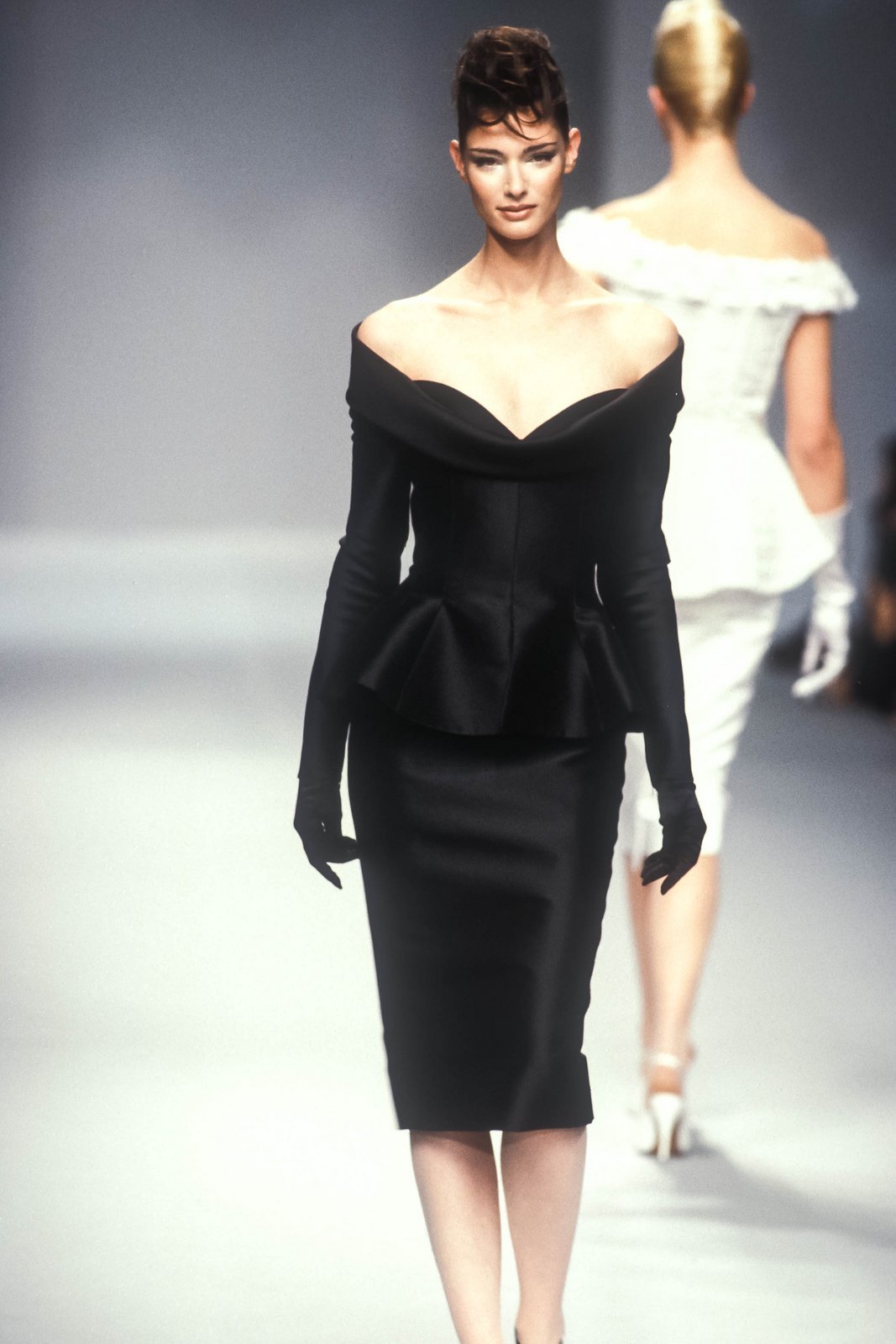 Jean-Louis Scherrer - Spring 1996 Couture [1067 x 1600] : r/fashionporn