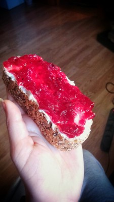foodffs:  Lazy breakfast mascarpone cheese-“cake” toast My boyfriend and I made this the other day and called it “lazy cheesecake”, although it’s absolutelly not even close to a cake. But sounds so cool and so “us” than I want to share the