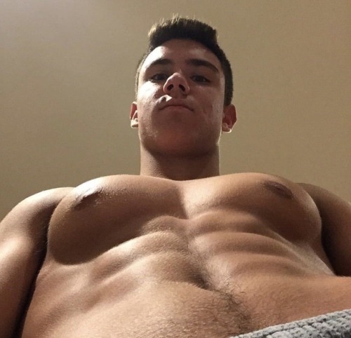 musclboy:  “Kind of diggin this view…”