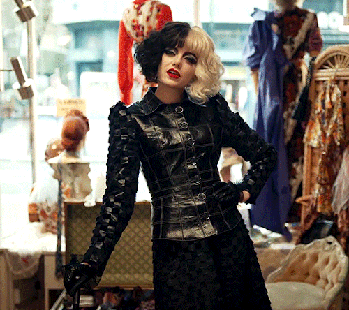 billy-crudup:I’m just getting started, darling.Emma Stone as Cruella de Vil in Cruella (2021) dir. C