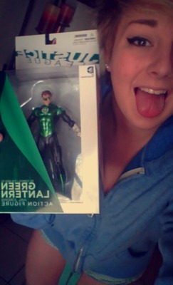 gross-itskatie:  So my boyfriend is a huge DC comic fan and he collects these and he said the next one he wanted was the Green Lantern. He has no idea I got this for him 😍