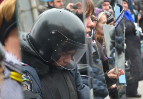 Porn Pics anarcho-queer:  Protesters Use Mirrors To